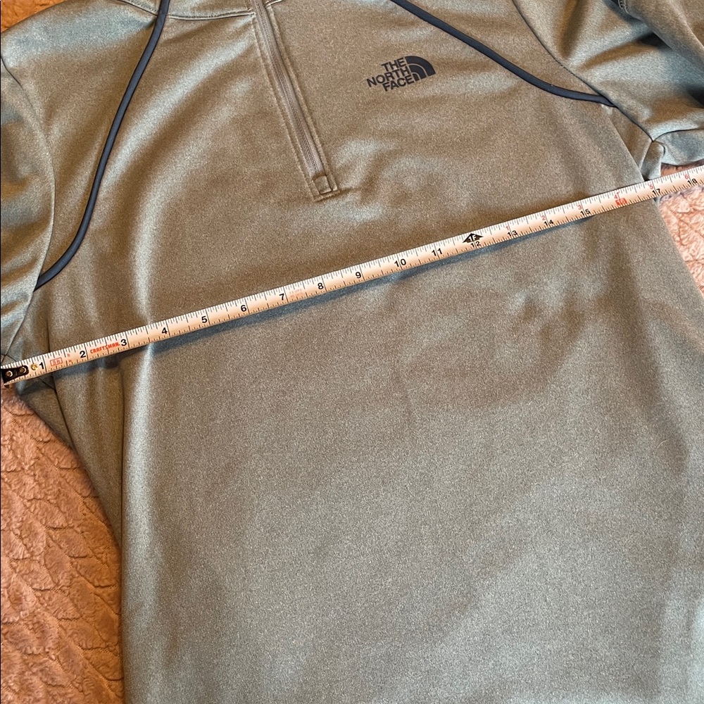 The North Face 1/4 zip up fleece - size women’s Medium - Picture 8 of 11